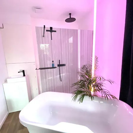 The Square - Vacation With Outdoor Sauna - Centre Of
